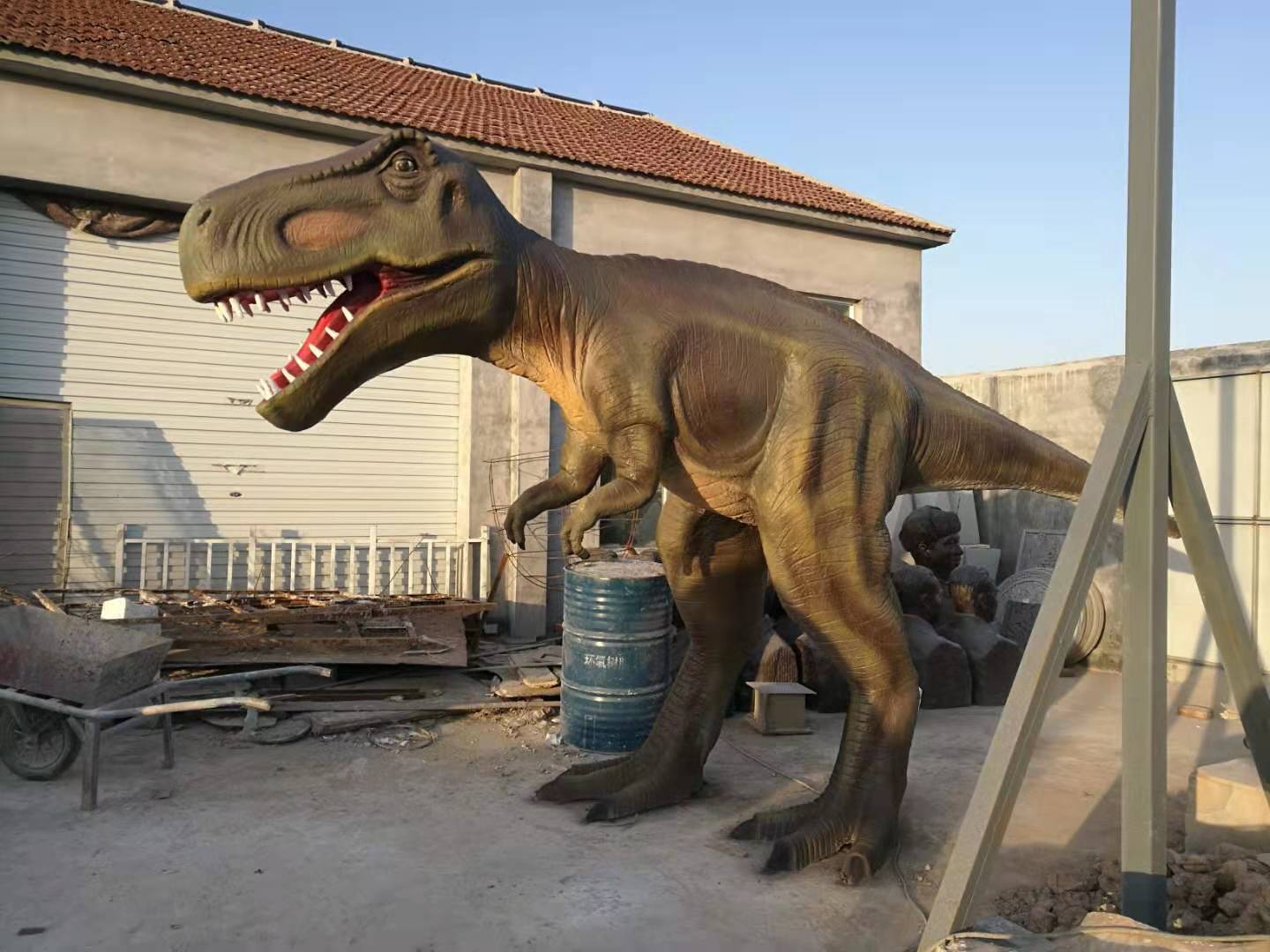 恐龍雕塑項目部分完工，出廠安裝（組圖）。